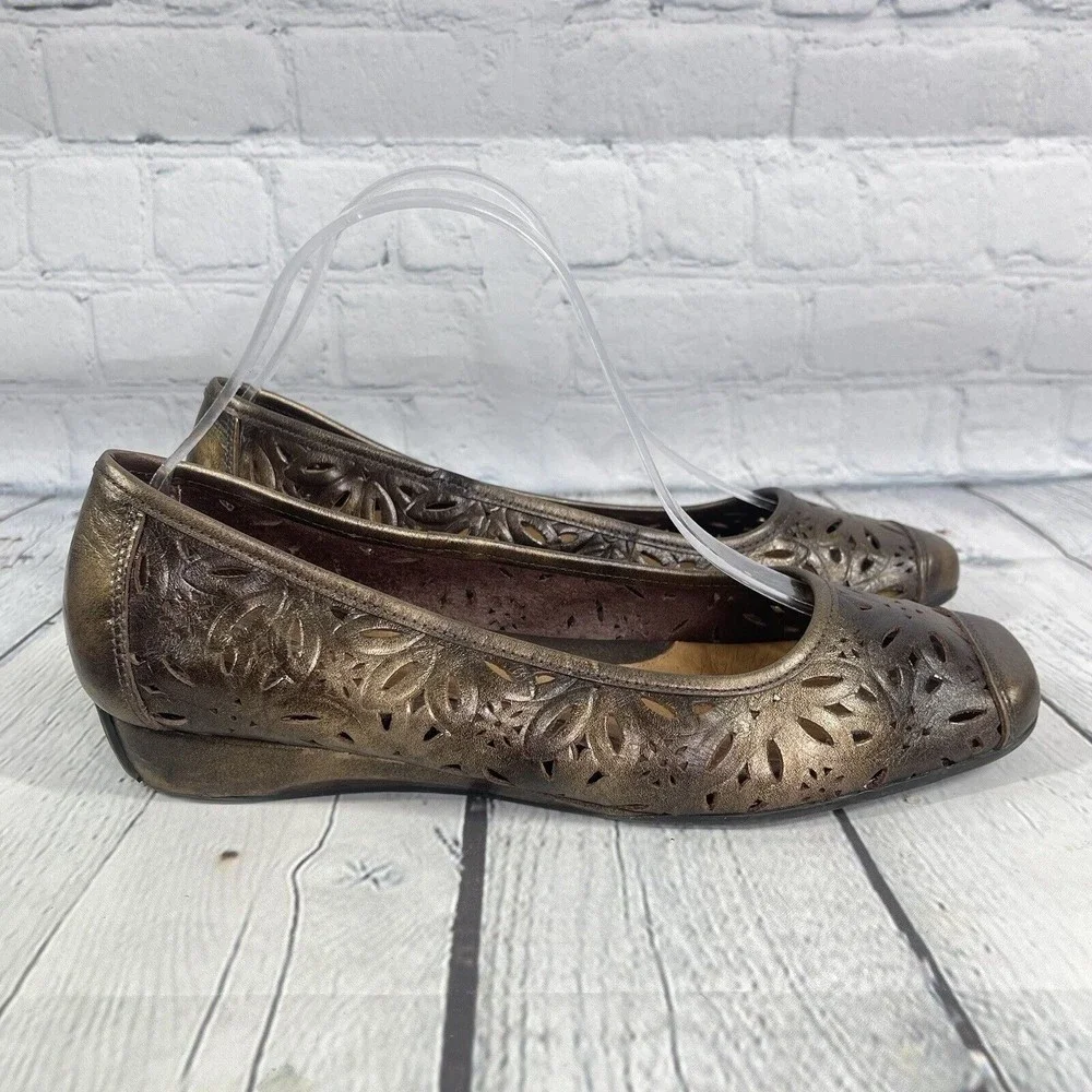 Nurture Flat Size 9.5 M Gold Rustic Comfort Cushioned Ballet Slip On Shoes - Picture 1 of 12